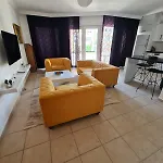 Girnenin Kalbinde Guenluek Kiralik Tek Odali Aglantzia